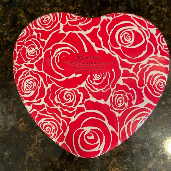 Brighton heart-shaped tin, black and red, excellent condition. - Picture 2 of 3